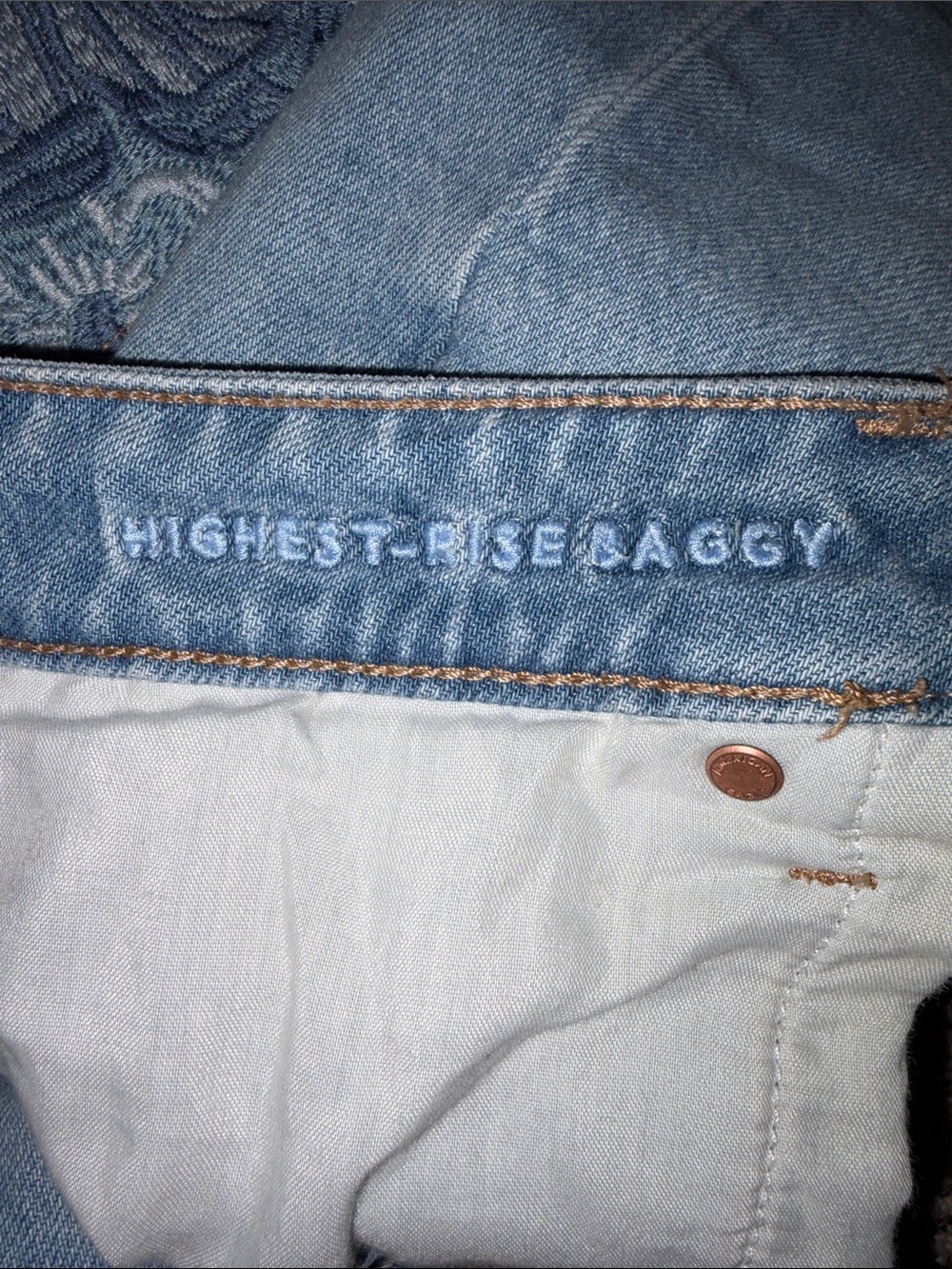American Eagle AE x Sydney Sweeney embroidered denims shorts - Picture 12 of 14